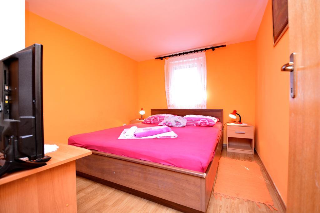 Apartments Sandra Vir Exterior photo