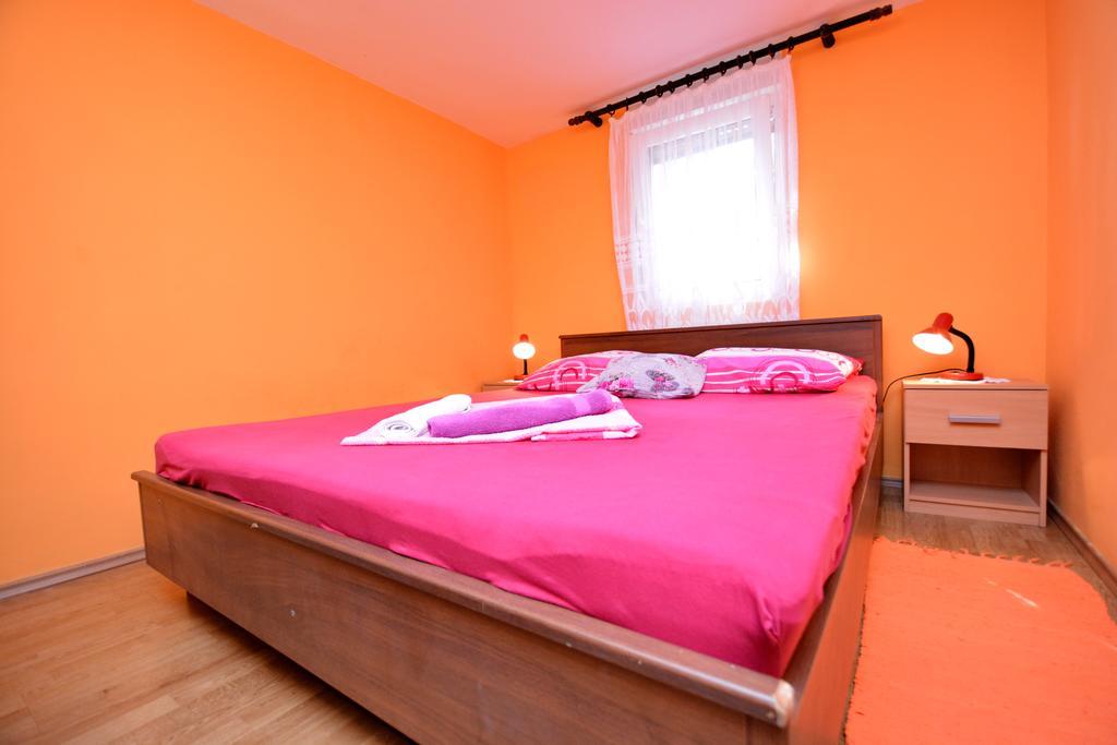 Apartments Sandra Vir Exterior photo