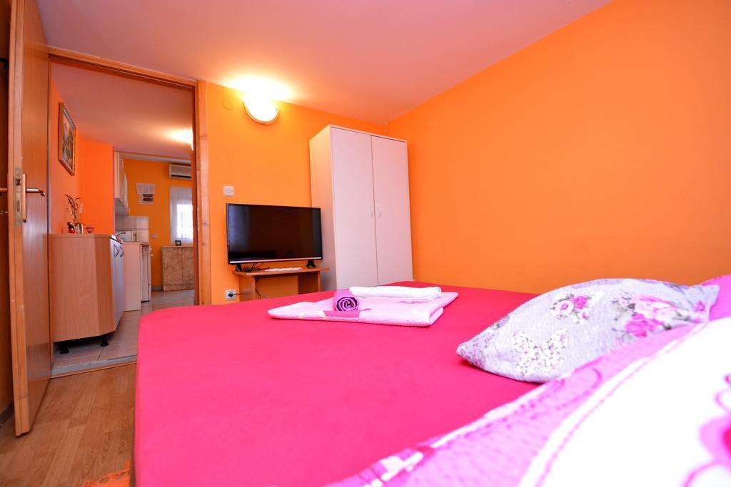 Apartments Sandra Vir Exterior photo