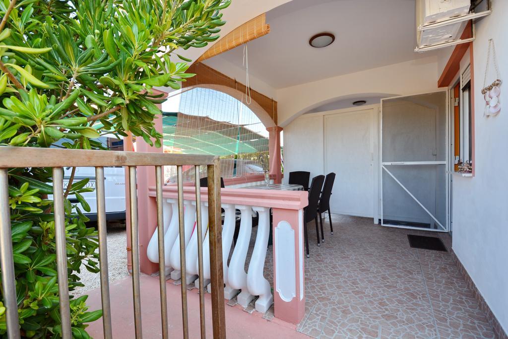 Apartments Sandra Vir Exterior photo